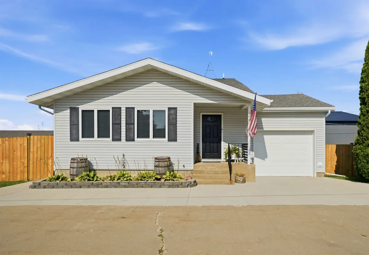 106 Mccarren Drive, Manchester, IA 52057-0000 - #1