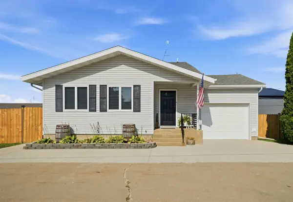106 Mccarren Drive, Manchester, IA 52057-0000