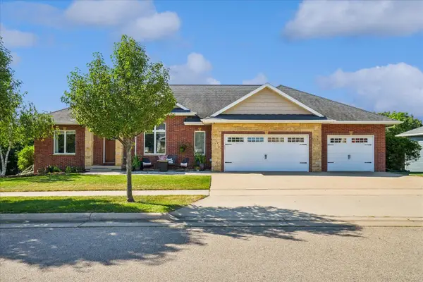1918 Creek Wood Drive, Dubuque, IA 52003