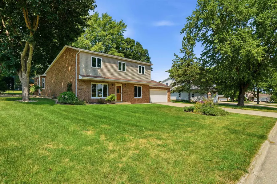 825 1st St Sw, Dyersville, IA 52040 - #2