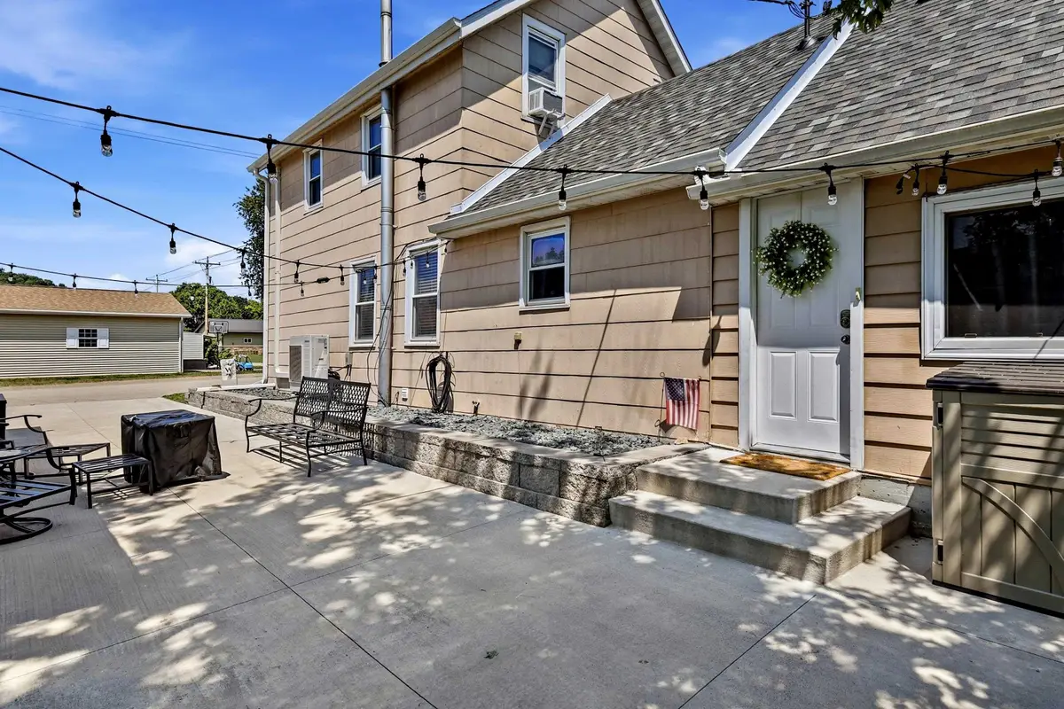400 Church Street, Bellevue, IA 52031 - #1
