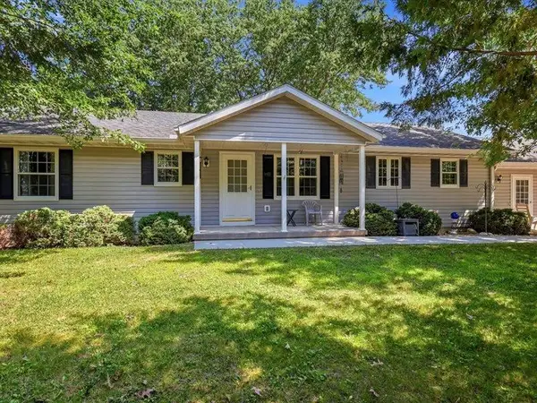 9800 & 9801 Cedar Street, Bernard, IA 52032-9330