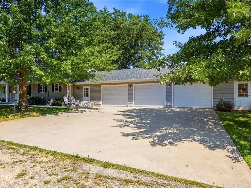 9800 & 9801 Cedar Street, Bernard, IA 52032-9330 - #3