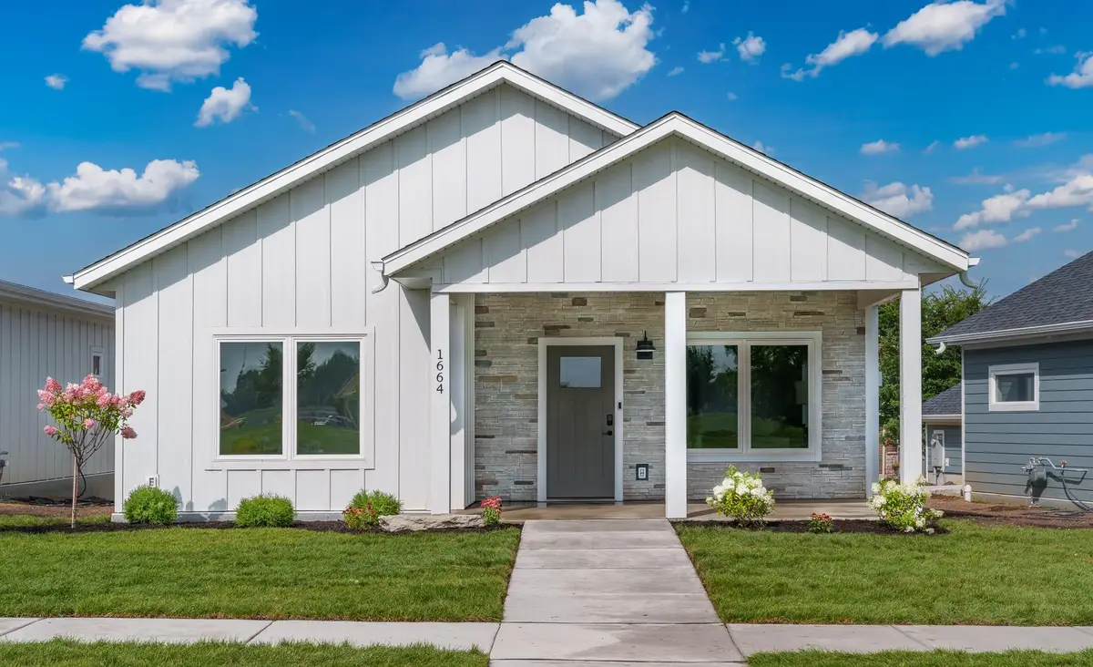 6026 Mississippi Avenue, Davenport, IA 52807 - #1