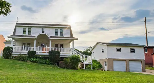 17465 Gardners Lane, Dubuque, IA 52001