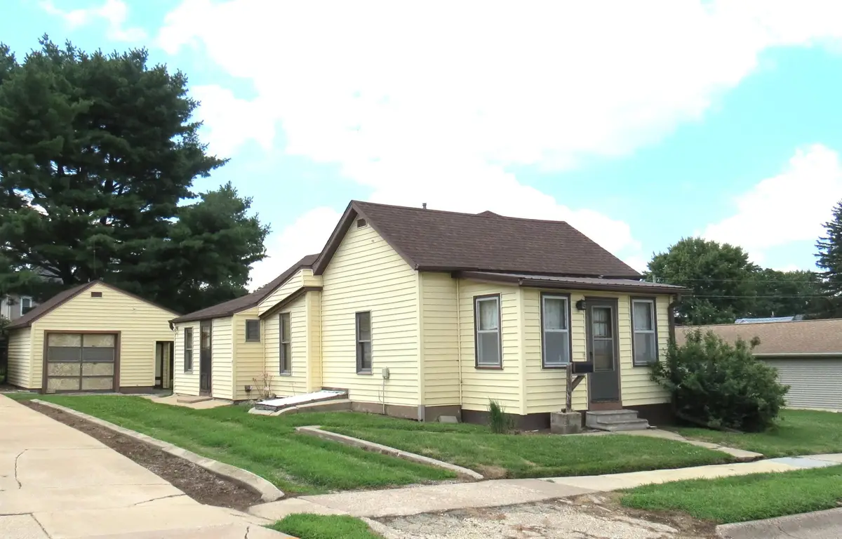 306 S Clark Street, Maquoketa, IA 52060 - #1