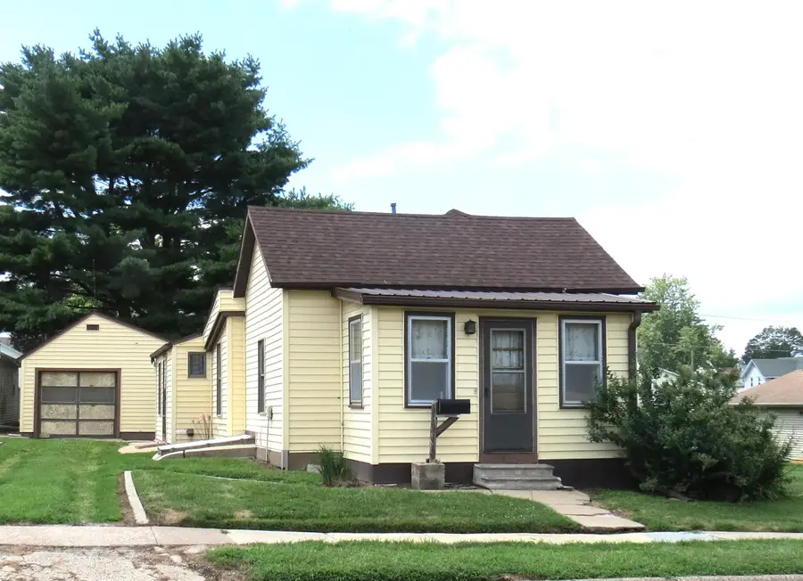 306 S Clark Street, Maquoketa, IA 52060 - #2