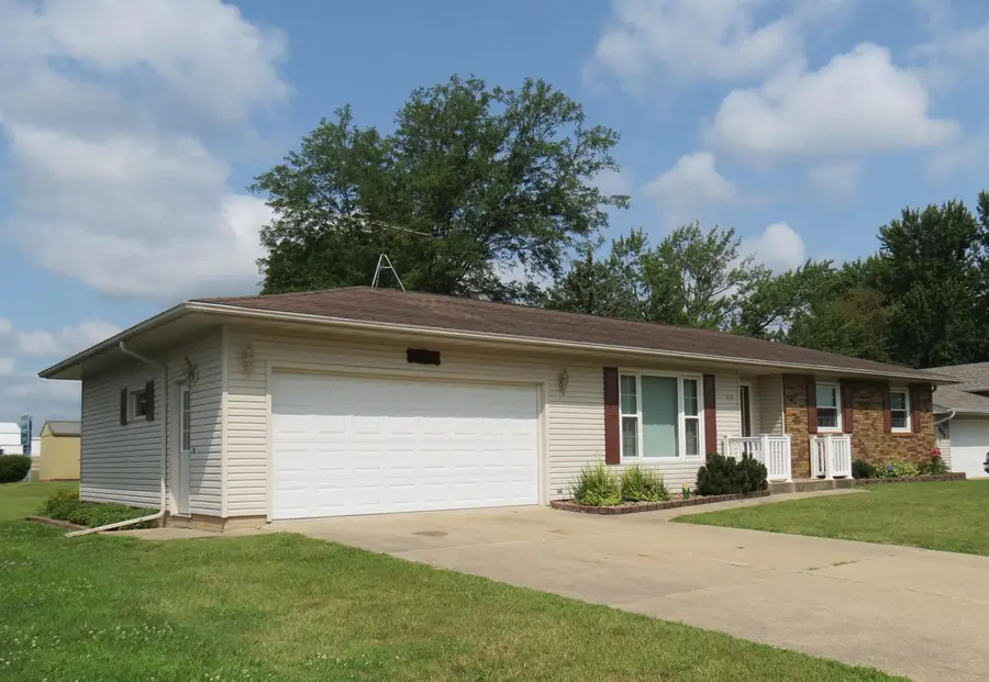 908 W Farmland Drive, Maquoketa, IA 52060 - #2