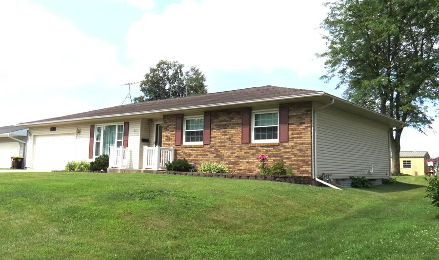 908 W Farmland Drive, Maquoketa, IA 52060 - #3