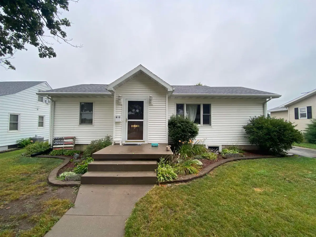 815 SE 5th Avenue, Dyersville, IA 52040 - #1