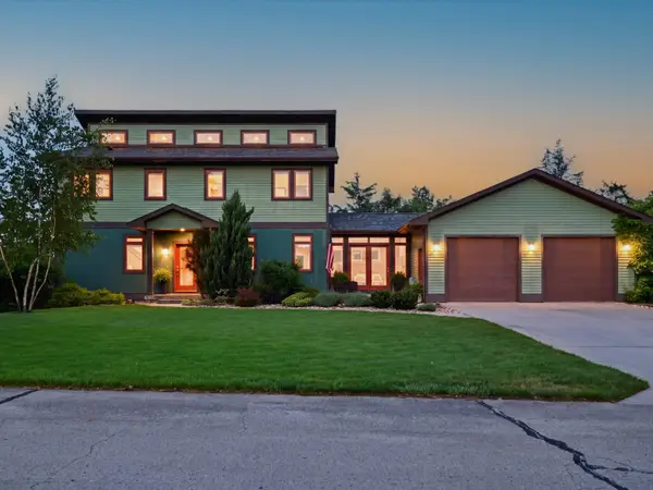 17419 Emerald Drive, Dubuque, IA 52002