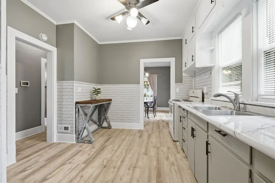 310 N William Street, Earlville, IA 52041 - #3