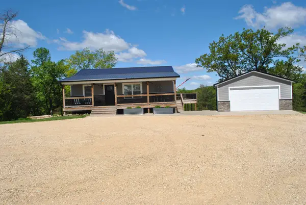201 Grace Court, Garnavillo, IA 52052