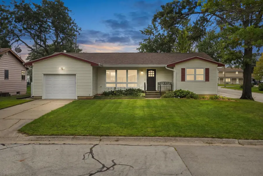 601 SE 9th Avenue, Dyersville, IA 52040 - #2