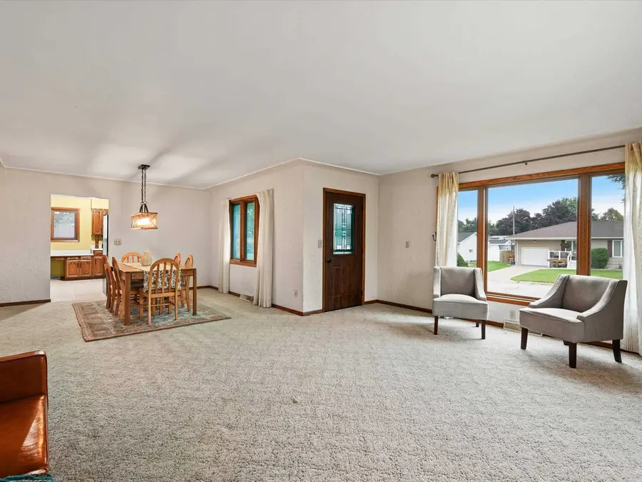 727 SE 10th Avenue, Dyersville, IA 52040 - #2