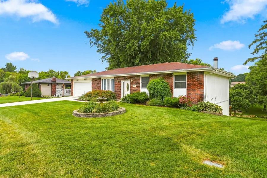 5697 Sunset Drive, Dubuque, IA 52002 - #2