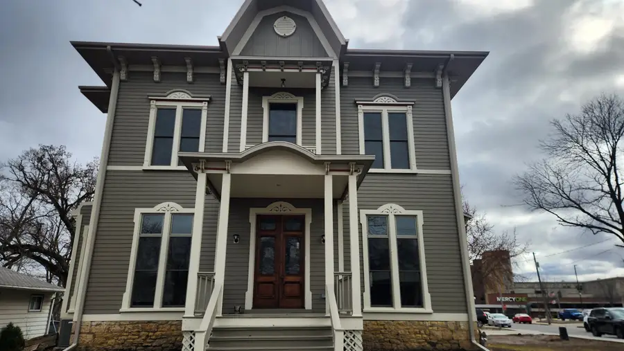 890 W 3rd Street, Dubuque, IA 52001 - #3