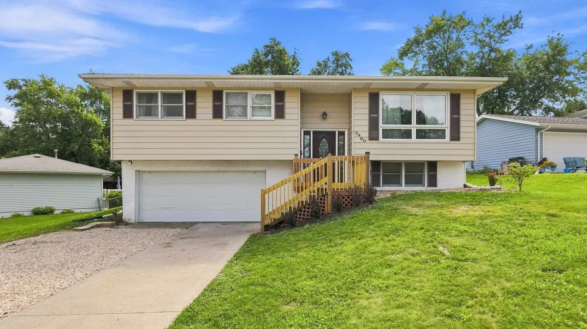 3460 Sunset Park Circle, Dubuque, IA 52002 - #1