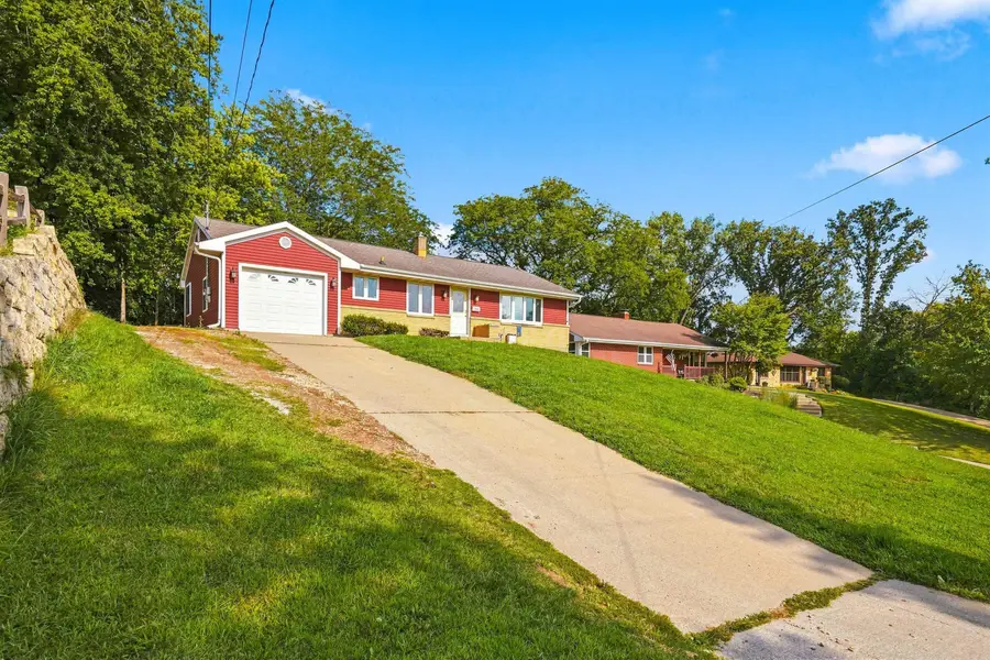 360 Julien Dubuque Drive, Dubuque, IA 52003 - #2