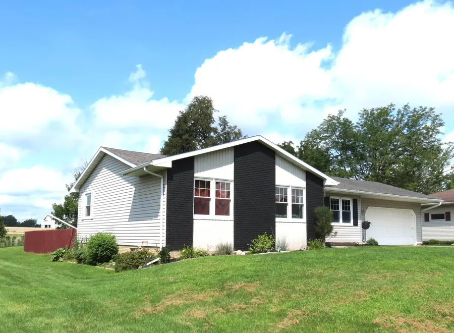1000 W Farmland Drive, Maquoketa, IA 52060 - #3