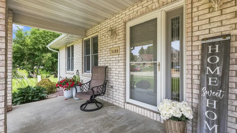 3188 Highland Park Drive, Dubuque, IA 52001-0000 - #3