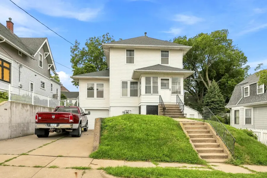 1225 Glen Oak Street, Dubuque, IA 52001 - #2