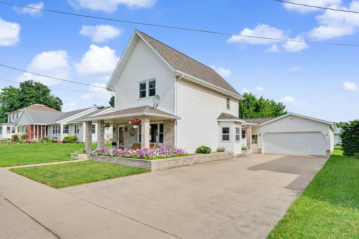 107 Stow St, Earlville, IA 52041 - #1