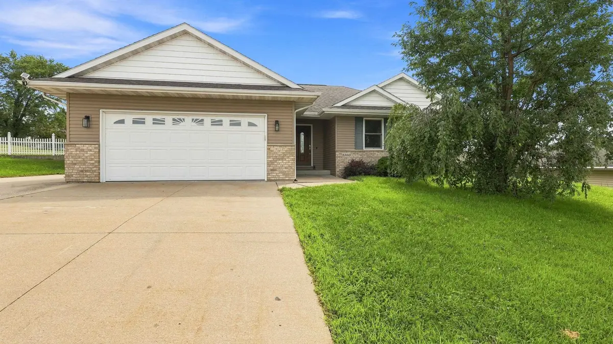 2300 Trenton Road, Dubuque, IA 52002 - #1