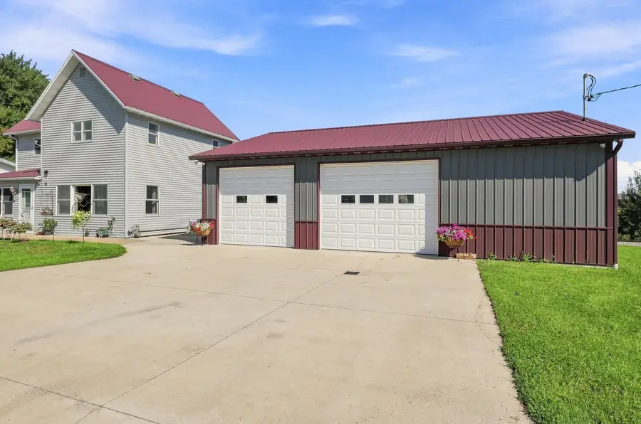 405 1st E Avenue, Farley, IA 52046 - #2
