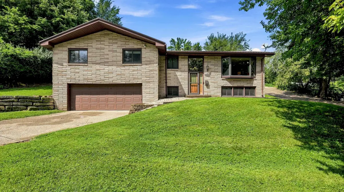 509 W 5th Street, Dubuque, IA 52001 - #1