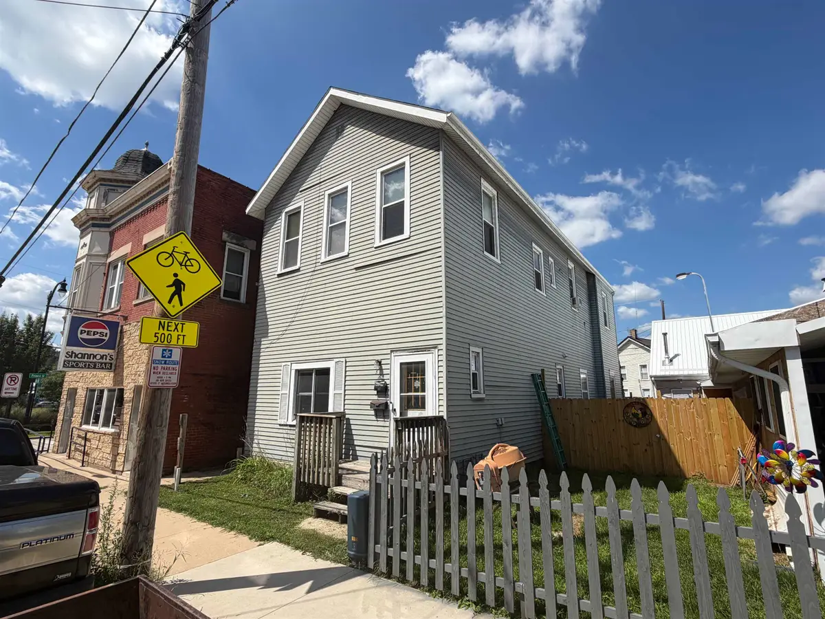 523 E 22nd Street, Dubuque, IA 52001 - #1