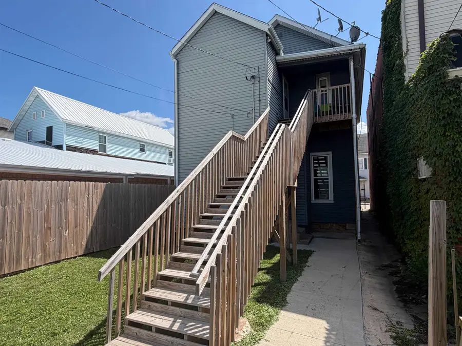 523 E 22nd Street, Dubuque, IA 52001 - #3