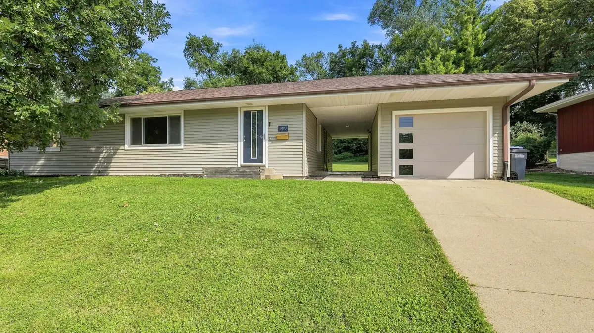 989 Tressa Street, Dubuque, IA 52003 - #1