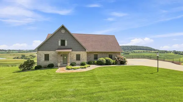 16250 Panoramic View, Sherrill, IA 52073