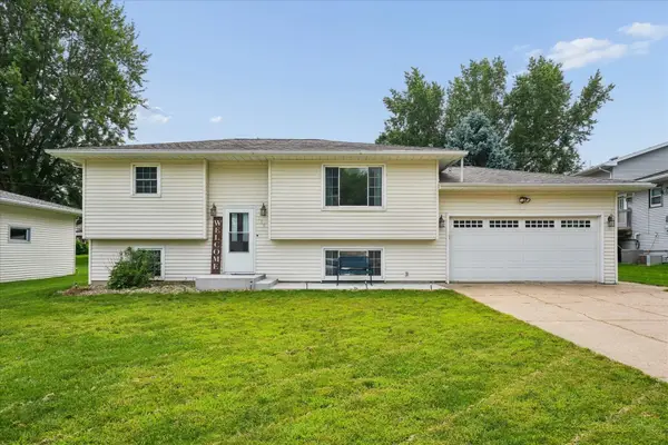 608 NW 2nd Avenue, Farley, IA 52046