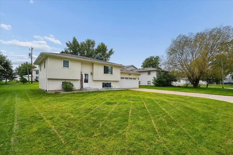 608 NW 2nd Avenue, Farley, IA 52046 - #2