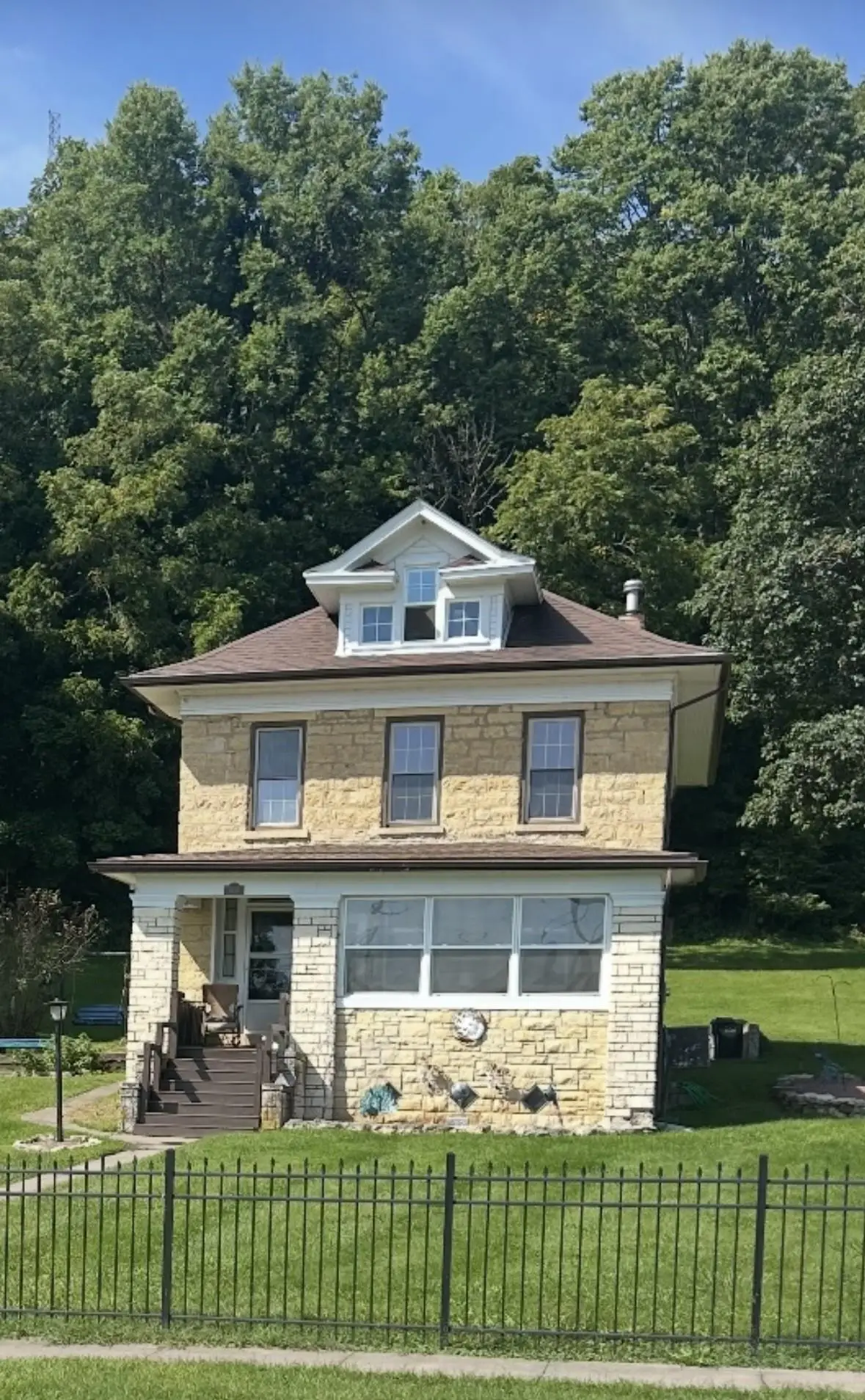 808 N 3rd Street, Bellevue, IA 52031 - #1