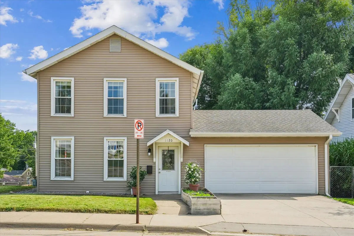 1120 W 5th Street, Dubuque, IA 52001 - #1