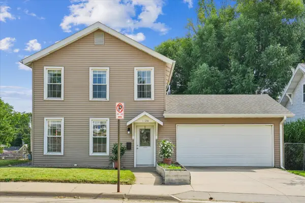 1120 W 5th Street, Dubuque, IA 52001