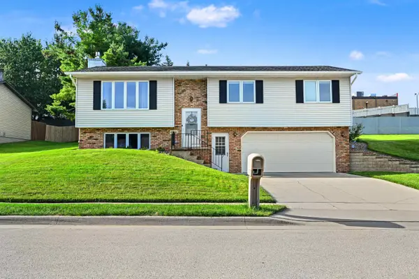 4836 Embassy Court, Dubuque, IA 52002