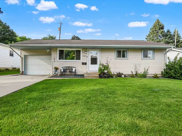 3279 Kaufmann Avenue, Dubuque, IA 52001