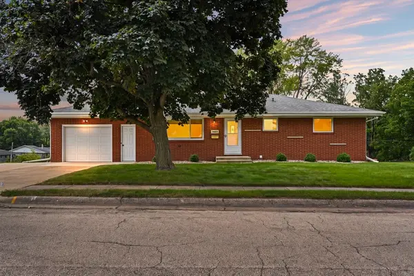3005 Oak Crest Drive, Dubuque, IA 52001