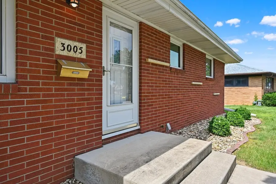 3005 Oak Crest Drive, Dubuque, IA 52001 - #3