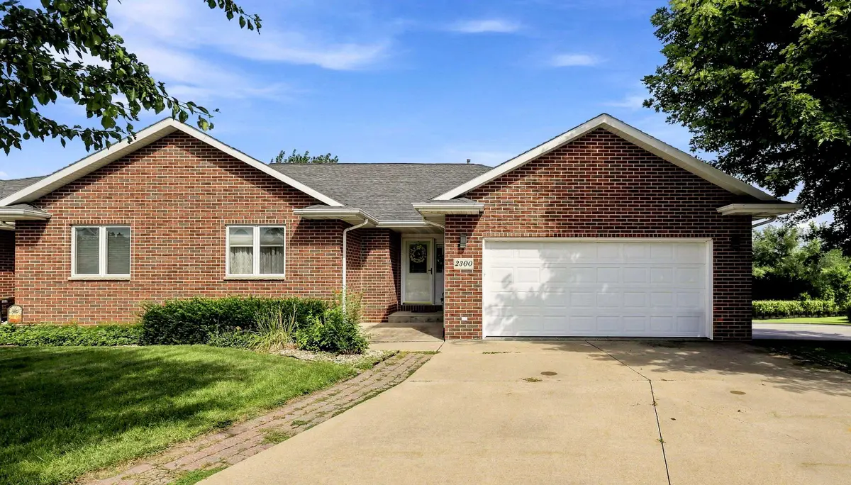 2300 Harvest View Drive, Dubuque, IA 52001 - #1