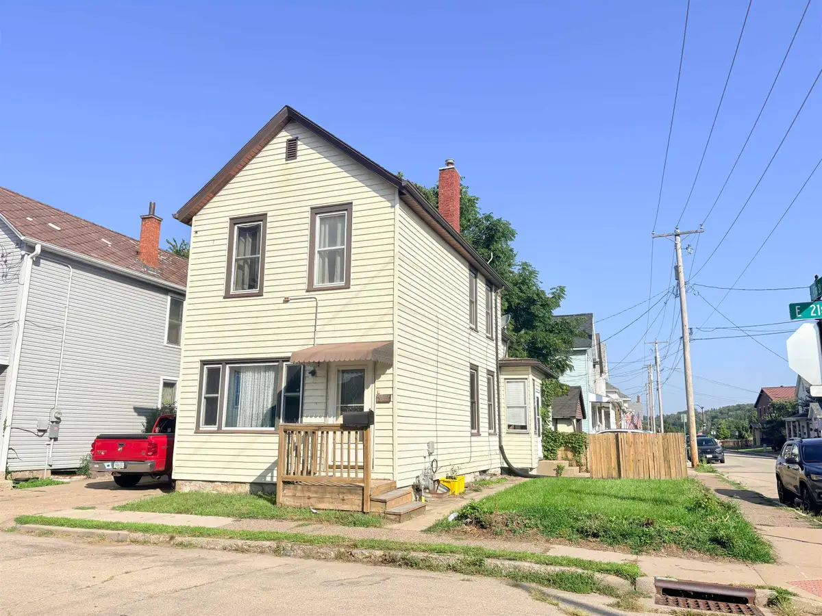 397 E 21st Street, Dubuque, IA 52001 - #1