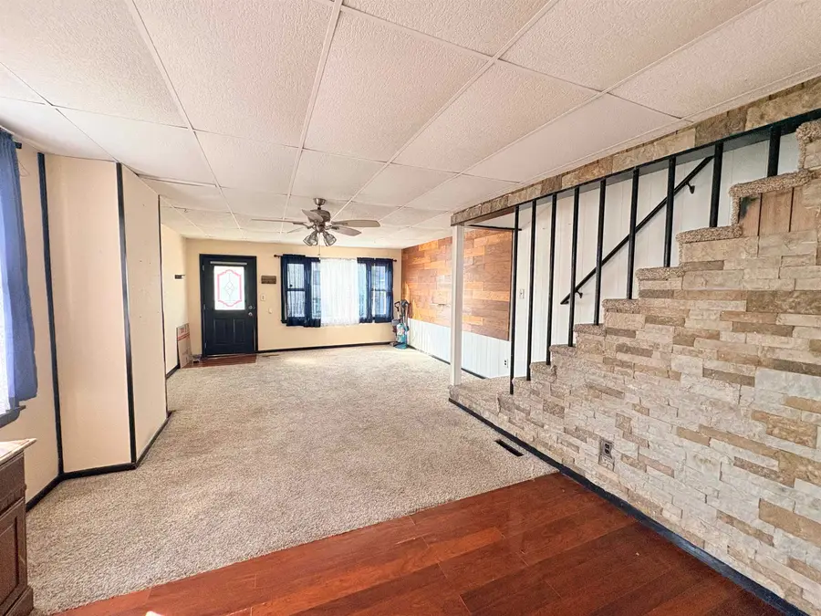 397 E 21st Street, Dubuque, IA 52001 - #3