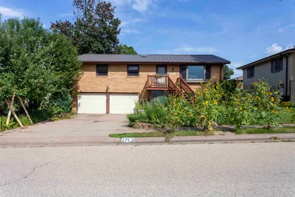 2752 Shady Lane, Dubuque, IA 52001