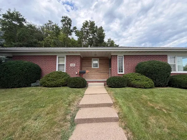 2105 Roosevelt Street, Dubuque, IA 52001