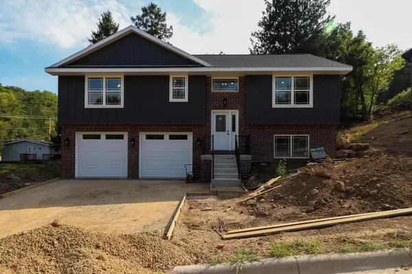 3080 Helen Ridge Court, Dubuque, IA 52001