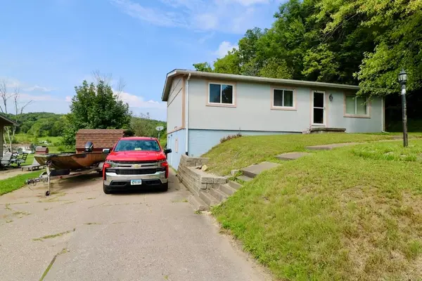 4763 Barbara Court, Bellevue, IA 52031